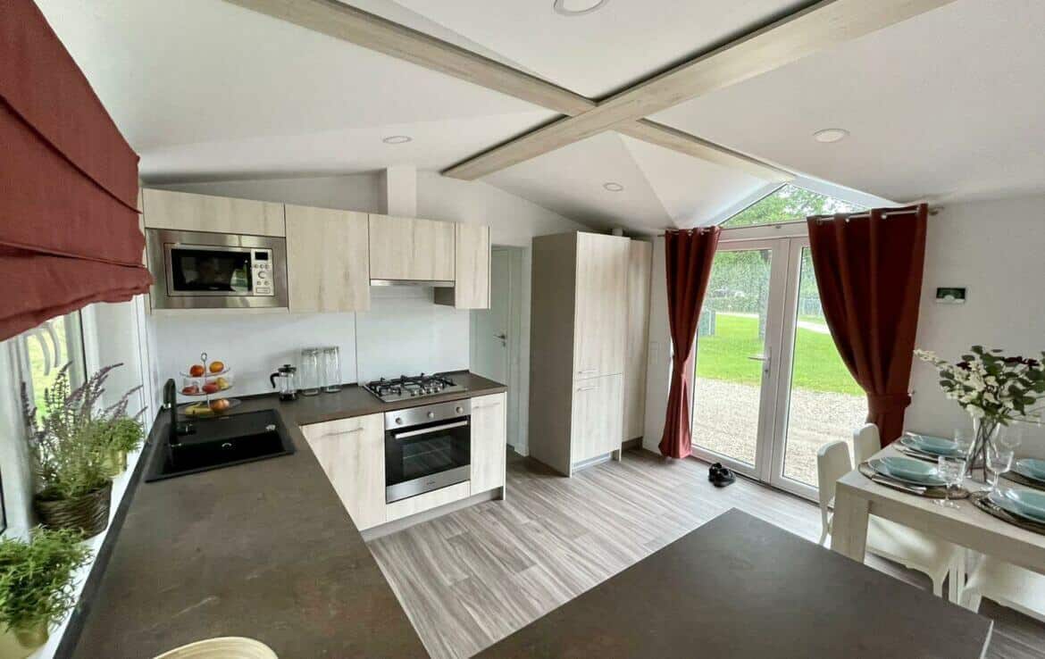 Kleines Mobilheim mit Garage T2